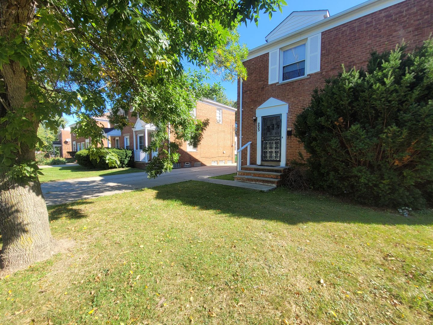 Euclid House: 255 E 250 ST