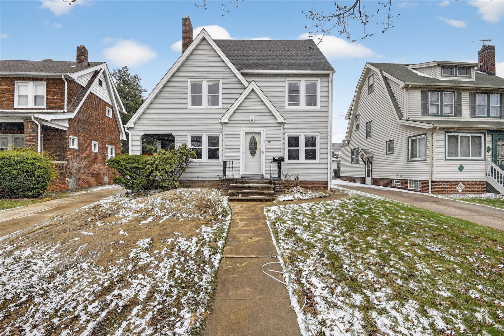 EUCLID House: 231 E 210 St