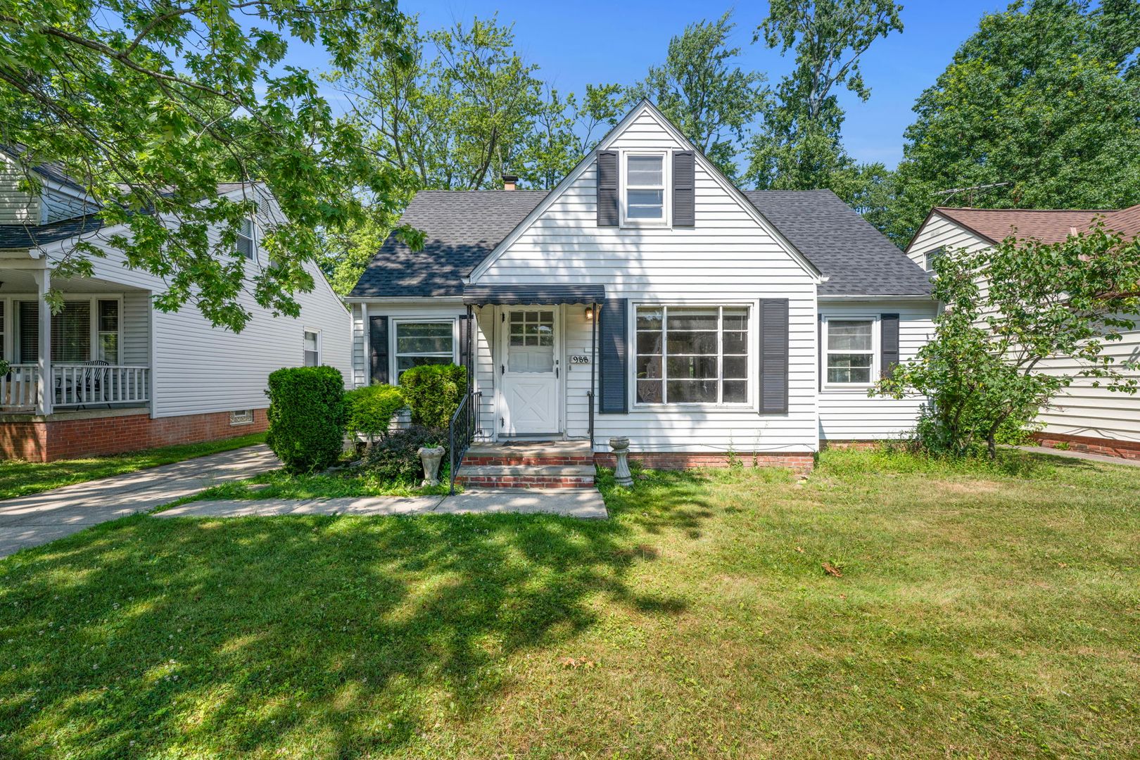 SOUTH EUCLID House: 988 GLENSIDE AVE