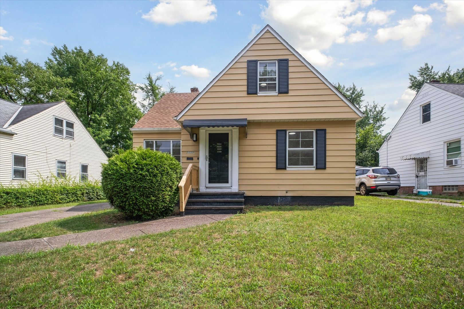 MAPLE HEIGHTS House: 5359 WEST BLVD