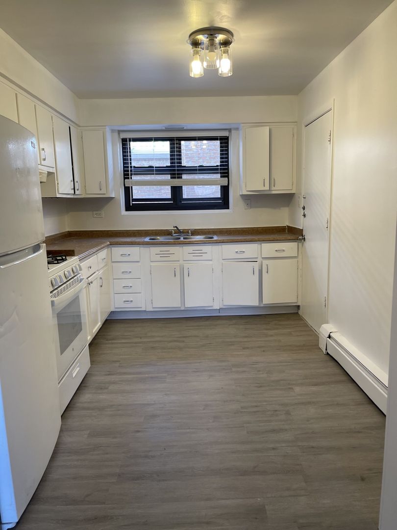 Skokie Apartment: 8638-42 Niles Center Road