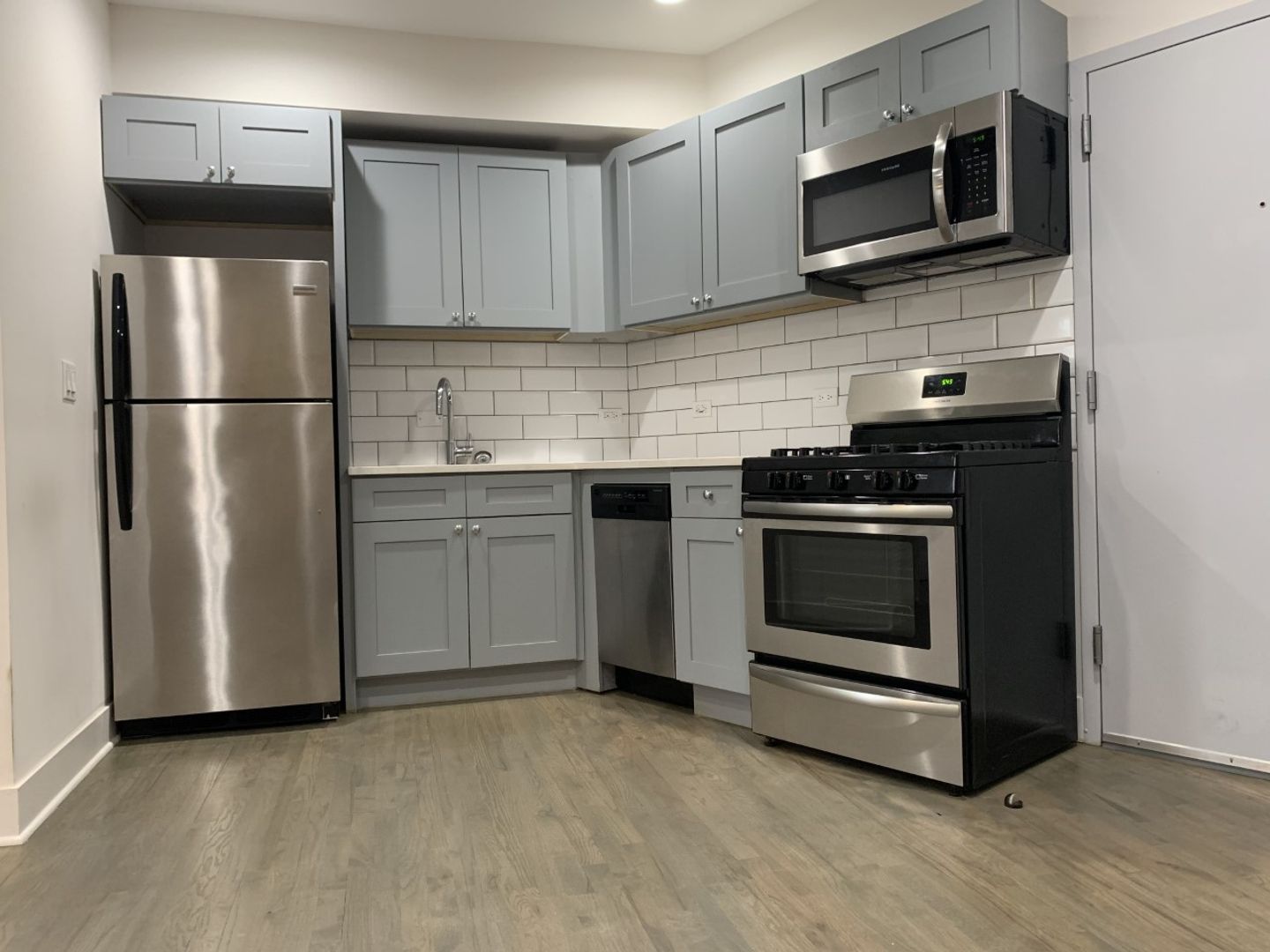 Chicago Apartment: 5827 N Ridge Ave