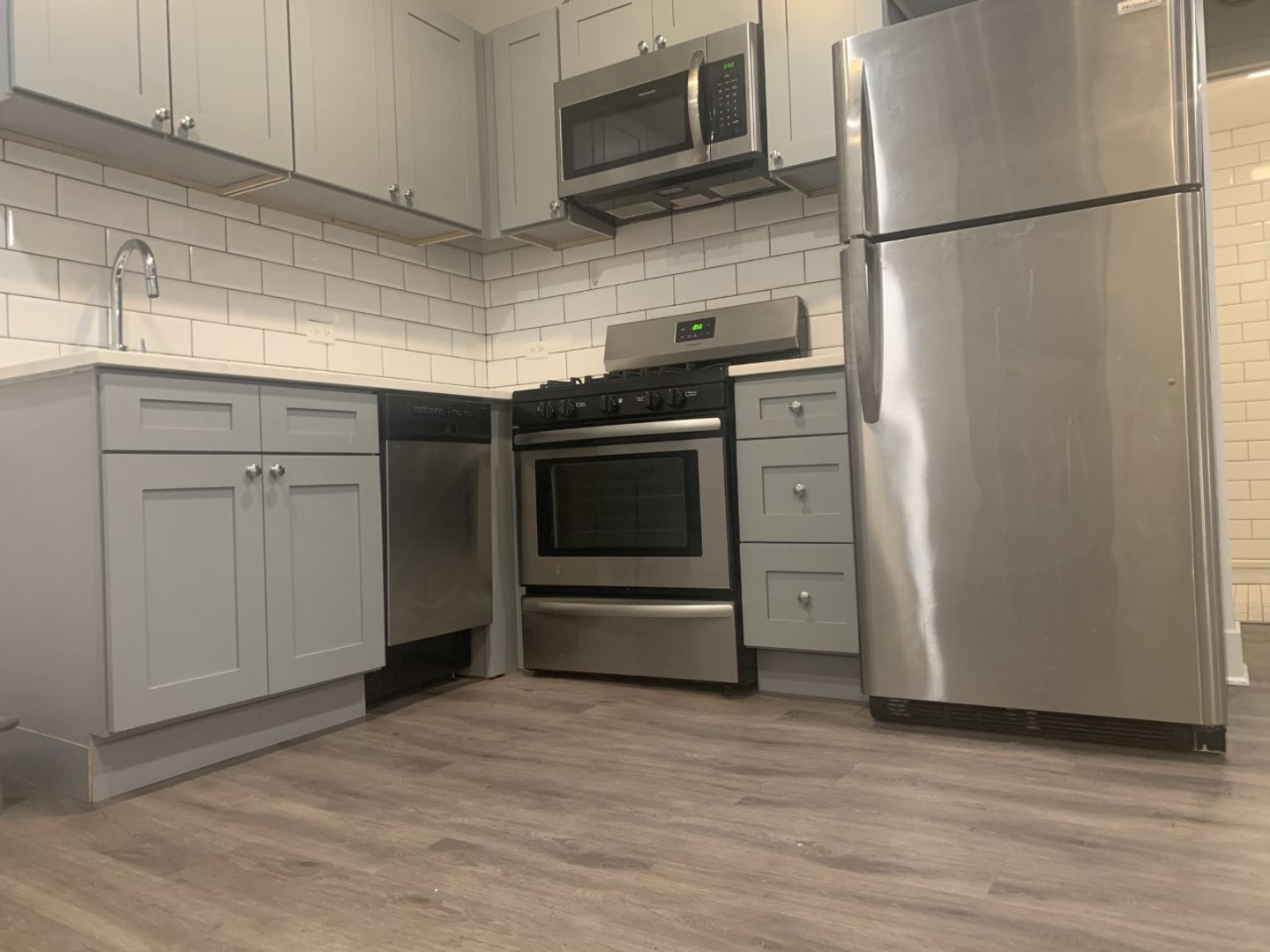 Chicago Apartment: 5827 N Ridge Ave
