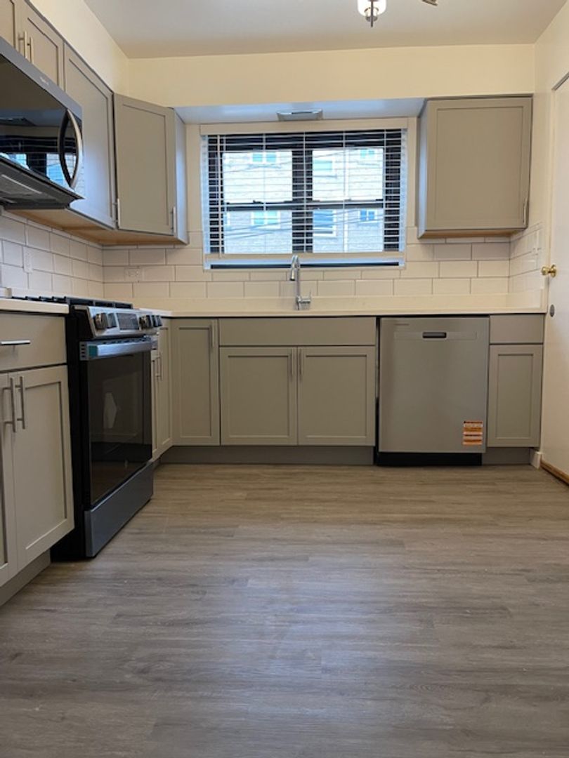 Skokie Apartment: 8638-42 Niles Center Road