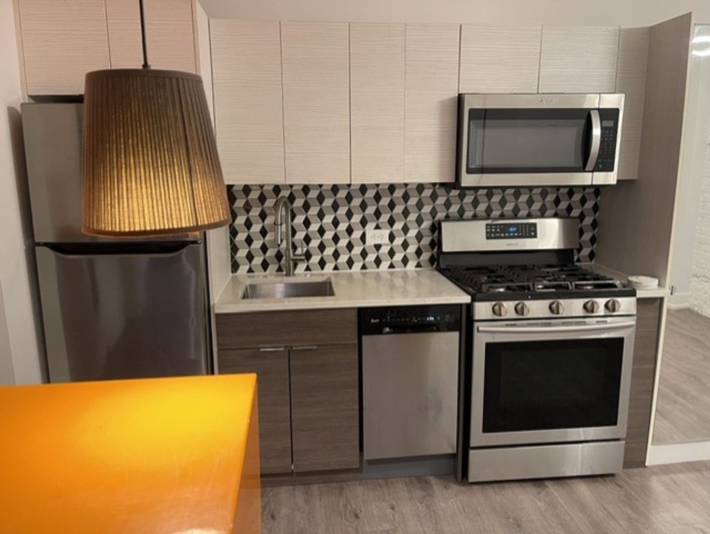 Chicago Apartment: 5827 N Ridge Ave