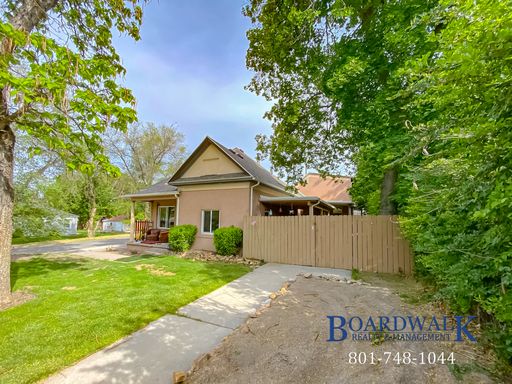 Spacious 1 Bedroom 1 Bath Unit in Holladay