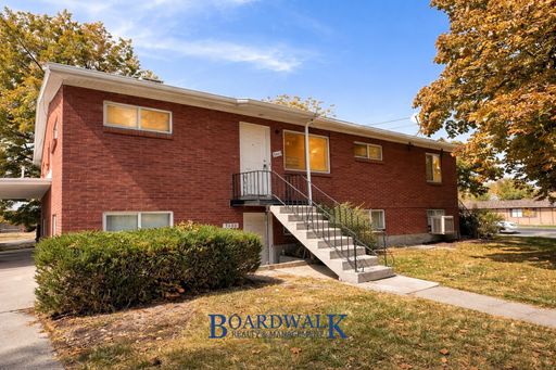 Updated 2-Bedroom Lower Unit w/ Covered Parking – photo 1