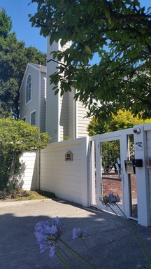 Beautiful, Spacious Condo in Excellent Location!