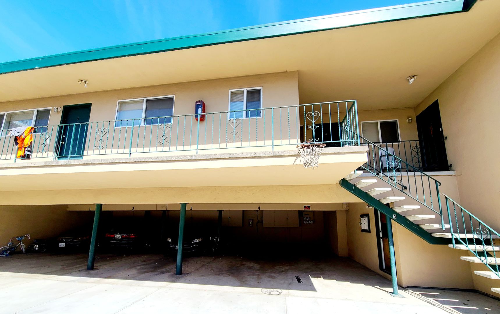 San Bruno Apartment: 230 San Antonio Ave. #4