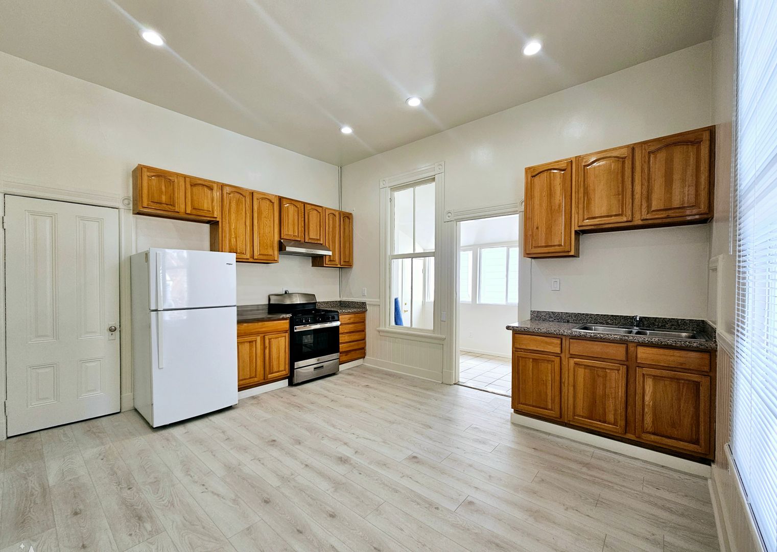 2805 24th St - Main Image