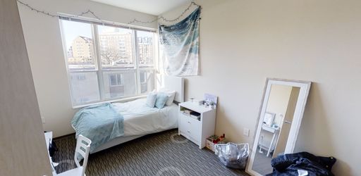 Listing photo thumbnail