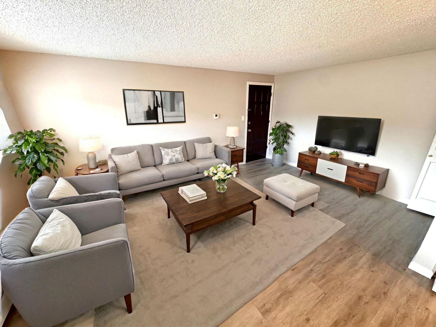 Lakewood Apartment: 10747 W 6th Pl.