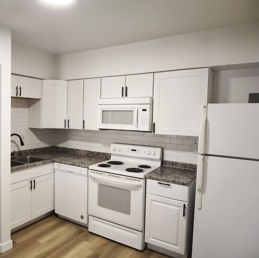 Colorado Springs Apartment: 33 University Dr