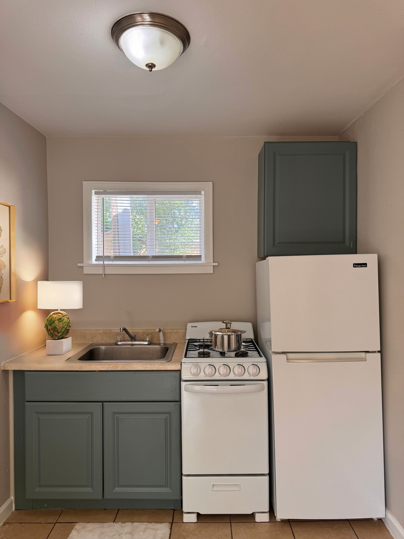 Colorado Springs Apartment: 3431 W Colorado Ave.