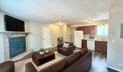 Perfect Roommate Style 2 Bed/2 Bath Floor Plan with Private Entry and Fireplace! $500 Move-in Special – photo 1