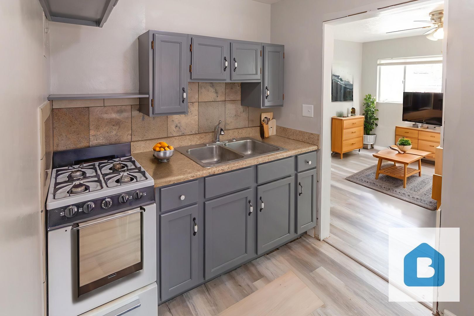 Manitou Springs Apartment: 115-117 Ruxton Ave