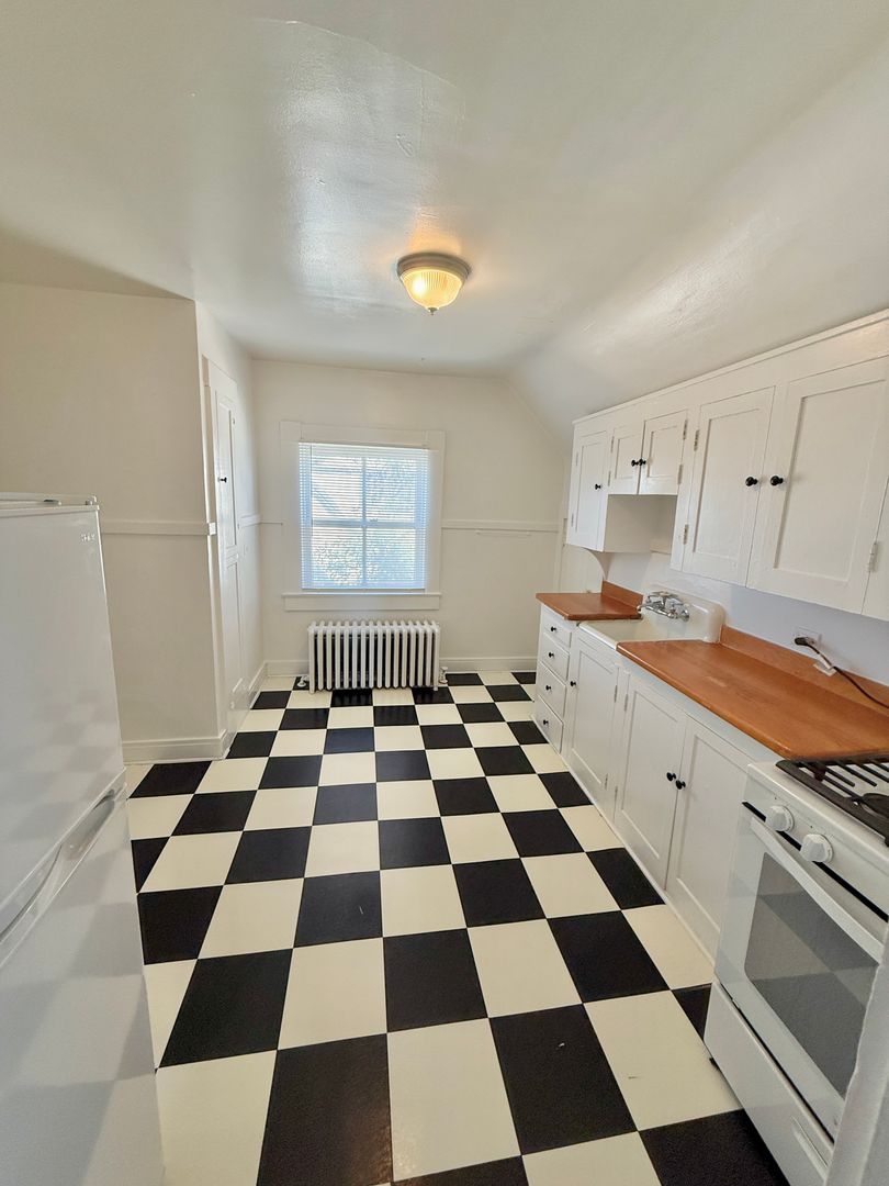 Colorado Springs Apartment: 2 E Boulder St