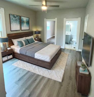 Listing photo thumbnail