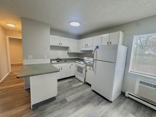 ONE MONTH RENT FREE! Spacious 2 Bedroom Near Shopping, Dining & Peterson SFB! With Air Conditioning! – photo 1
