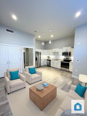 Modern 1 Bedroom with In-unit Laundry! – photo 1