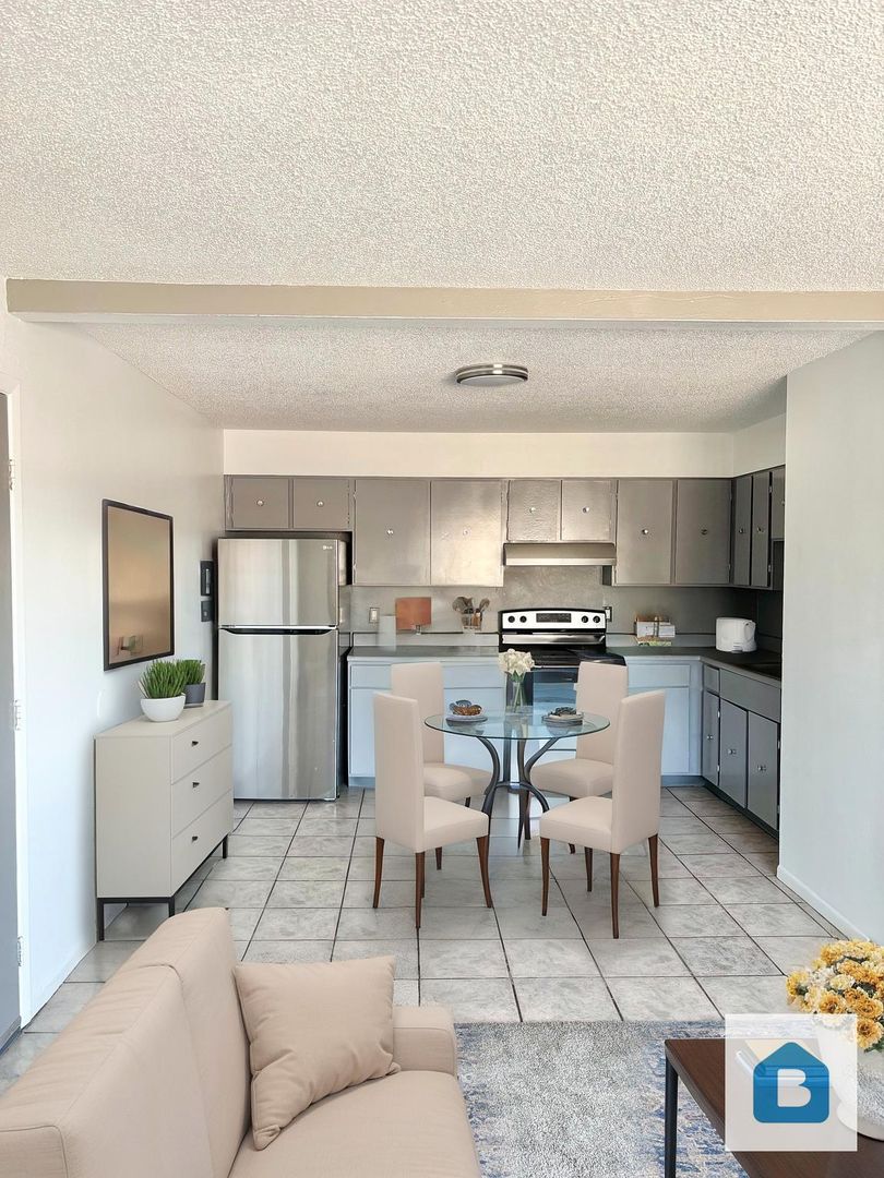 Pueblo Apartment: 1936 Vinewood Lane