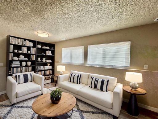 Newly Renovated 2 Bedroom/1 Bath! – photo 1