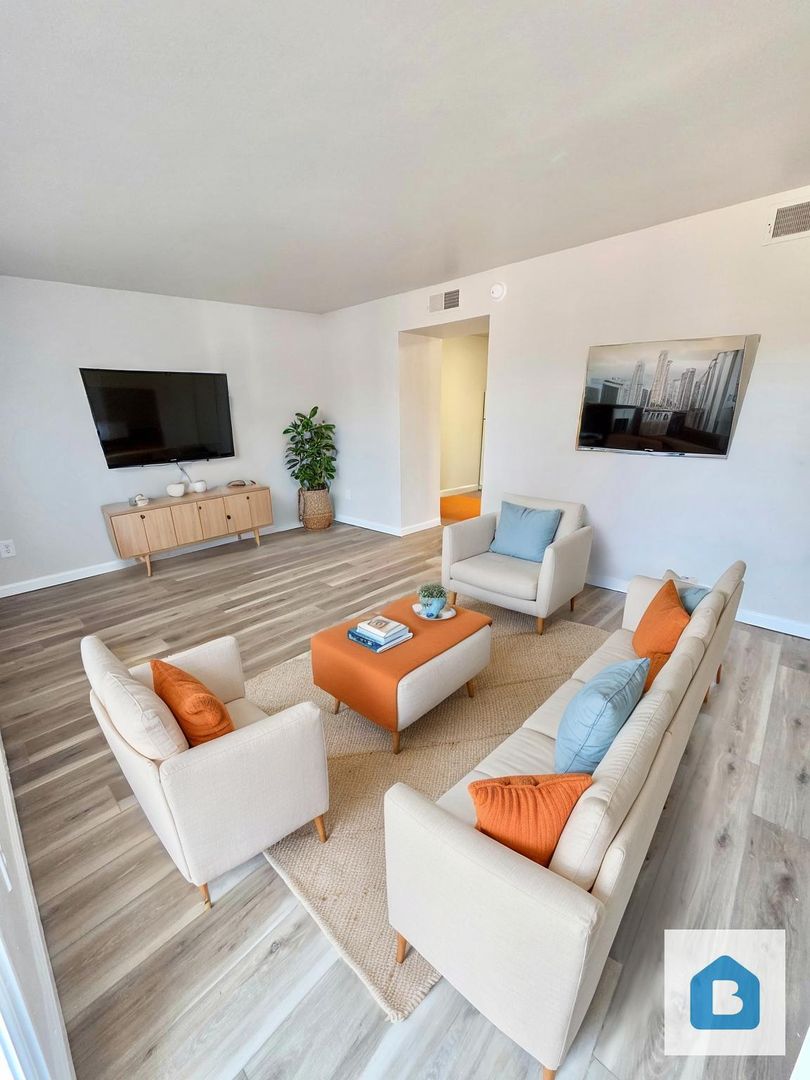 Colorado Springs Apartment: 33 University Dr