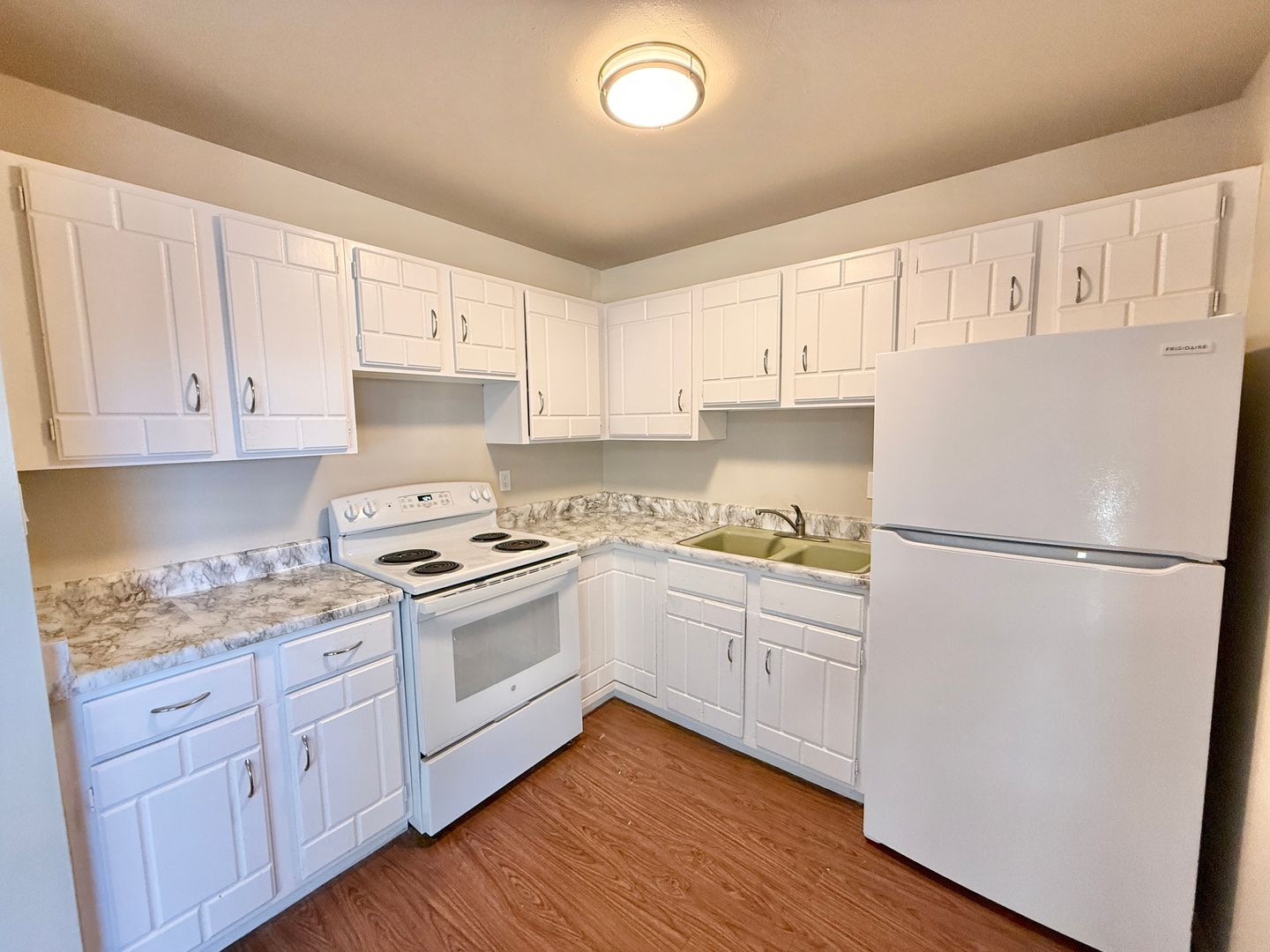 Pueblo Apartment: 1660 Moore Ave.