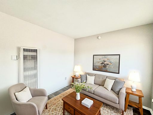 Renovated 1 Bed/1 Bath in Old Colorado City! – photo 1