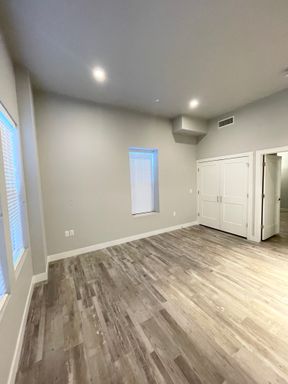 Listing photo thumbnail