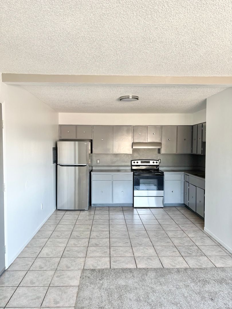 Pueblo Apartment: 1936 Vinewood Lane