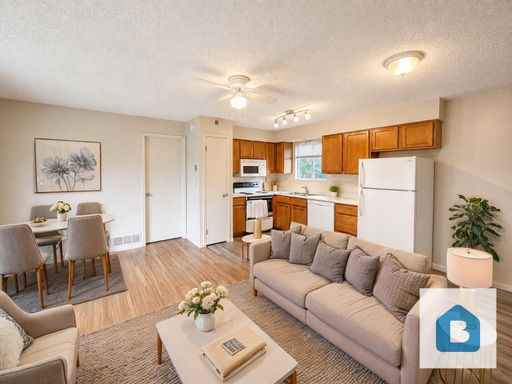 Comfortable 2 Bed/2 Bath in Central Colorado Springs – photo 1