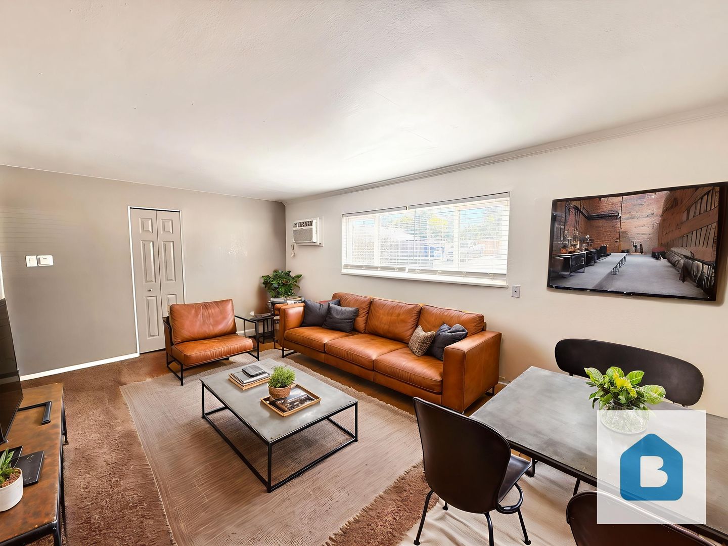 Pueblo Apartment: 1936 Vinewood Lane