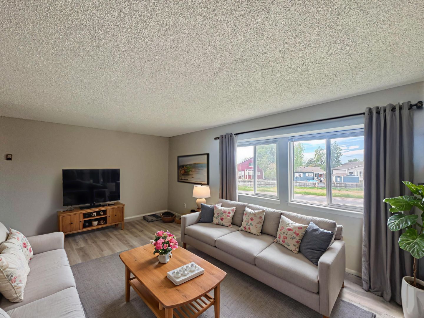 Fountain Apartment: 506 Comanche Village Dr