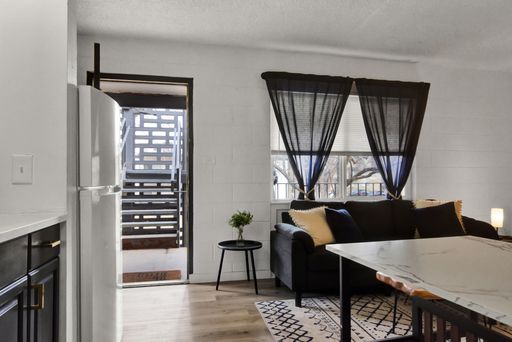 Renovated 1 Bedroom Minutes to Downtown & The Broadmoor! – photo 1