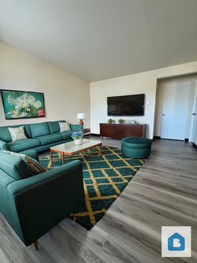 Charming 1 Bedroom Apartment Close to Downtown! – photo 1
