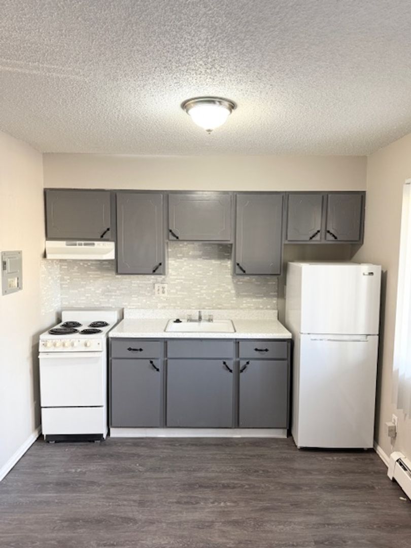 Colorado Springs Apartment: 1935 Carmel Dr.