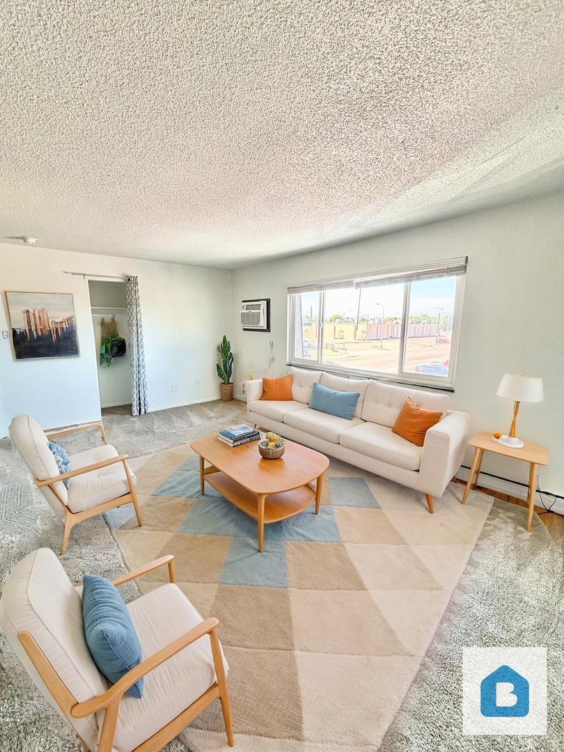 Pueblo Apartment: 1936 Vinewood Lane