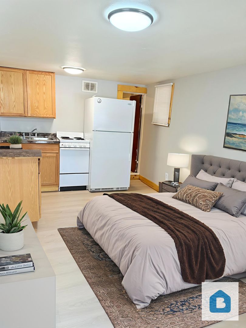 Manitou Springs Apartment: 115-117 Ruxton Ave
