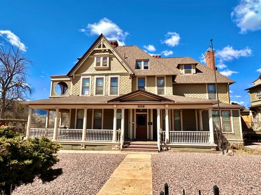1 Bedroom Victorian in Downtown Colorado Springs! – photo 1