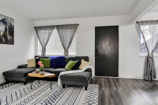 Updated and Spacious 2 Bedroom in a GREAT Location! – photo 1