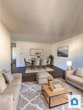 Charming 2BR with Fireplace & In-Unit Laundry – Great Location – photo 1
