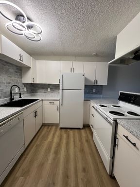 Comfortable Westside 1BR with A/C & Off-Street Parking! No Utility Setup Required! – photo 1
