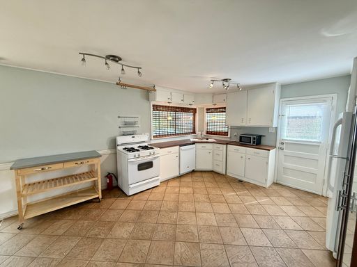 Listing photo thumbnail
