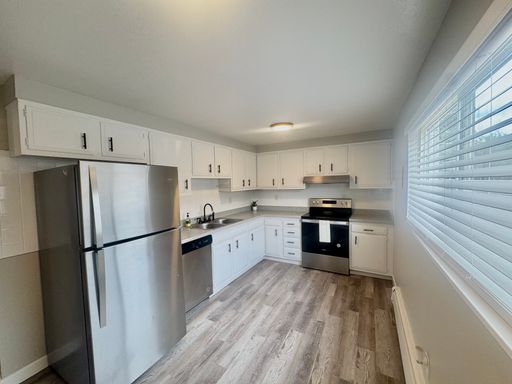 Convenient North COS 2BR with Stainless Appliances & Parking! 1 Month Free! – photo 1