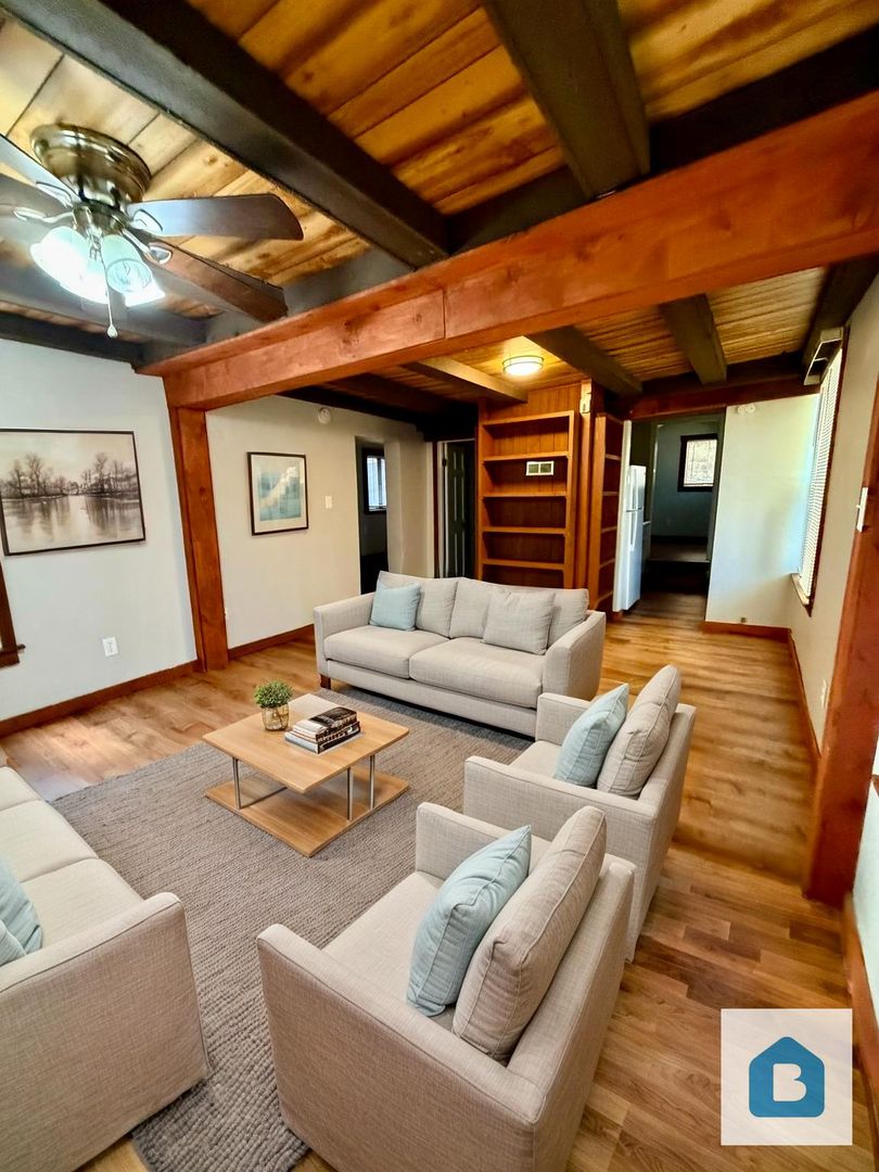 Manitou Springs Apartment: 8 Navajo Ave.
