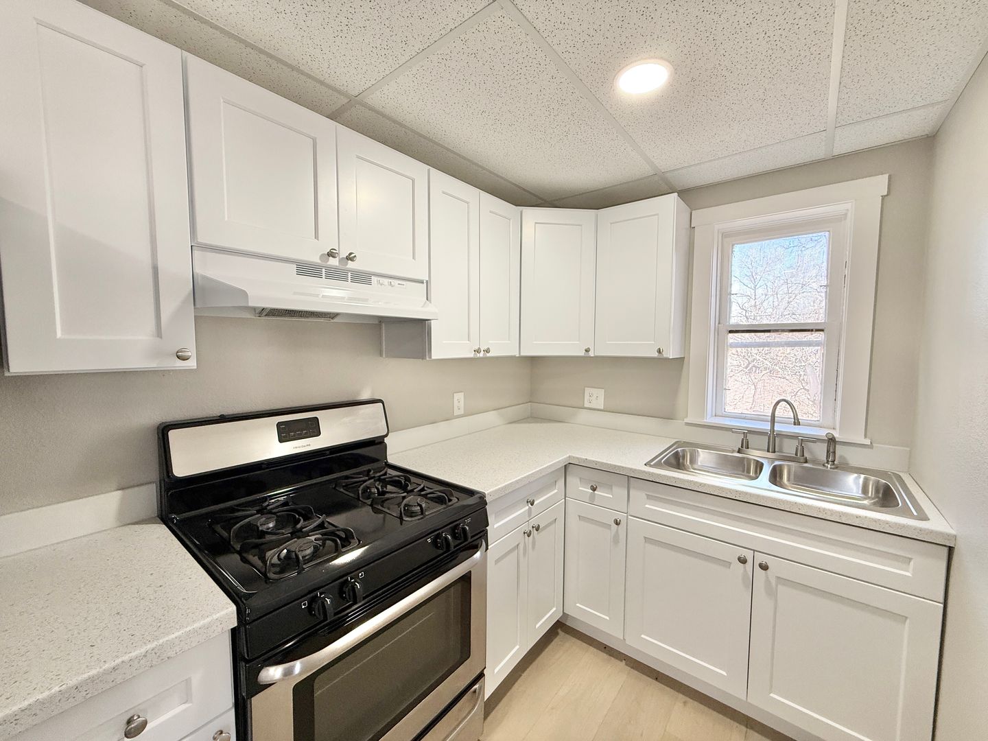 Pueblo Apartment: 1041 Lake Ave