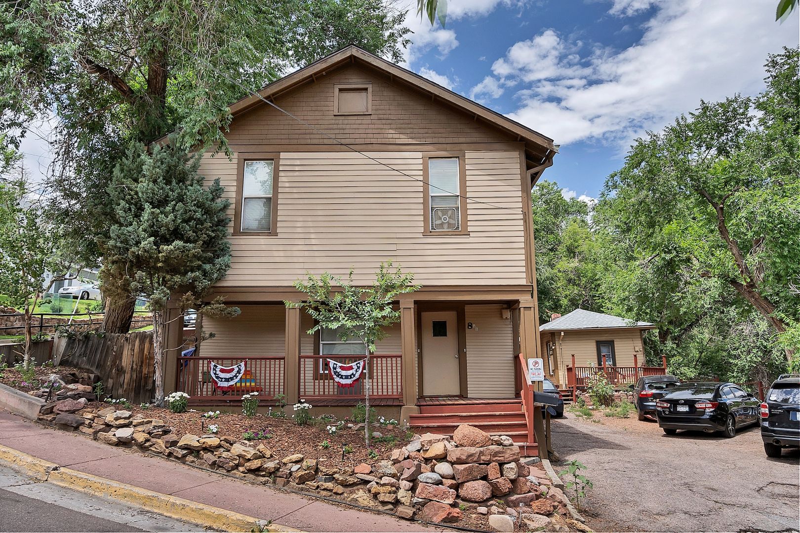 Manitou Springs Apartment: 8 Navajo Ave.