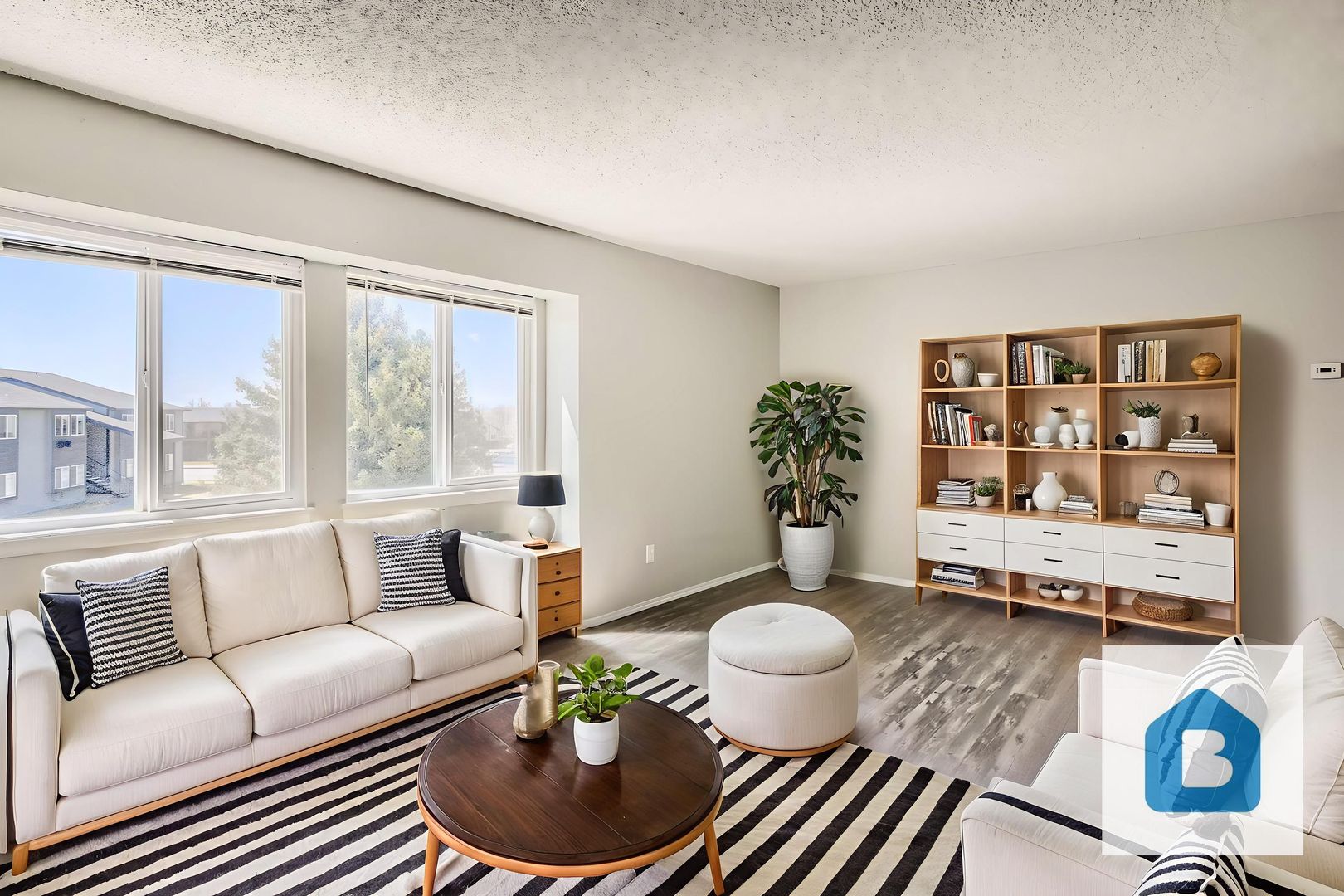 Fountain Apartment: 506 Comanche Village Dr
