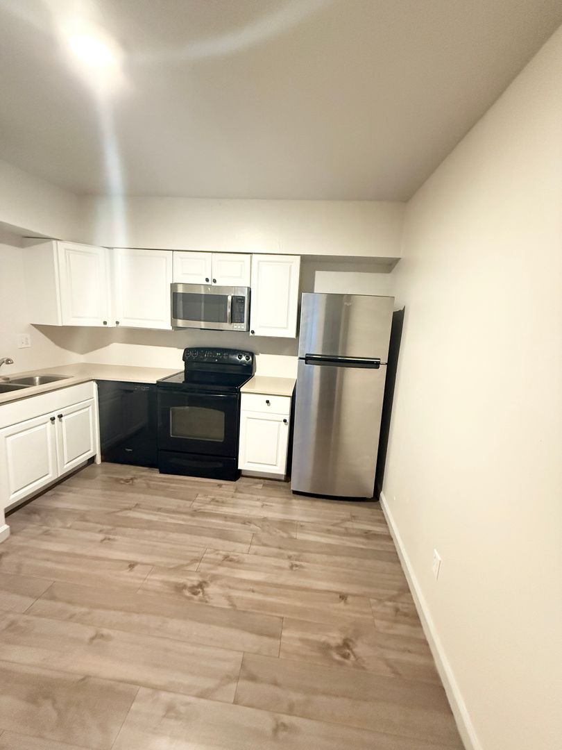 Colorado Springs Apartment: 33 University Dr